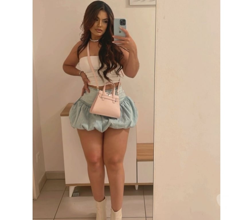 Thumbnail of Debora Brunette Sexy 🔥 - Photo 6