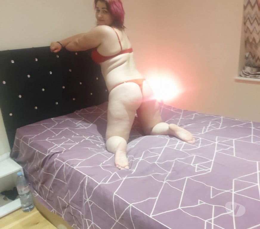 Thumbnail of Roxy new in tonw ❤️ - Photo 2