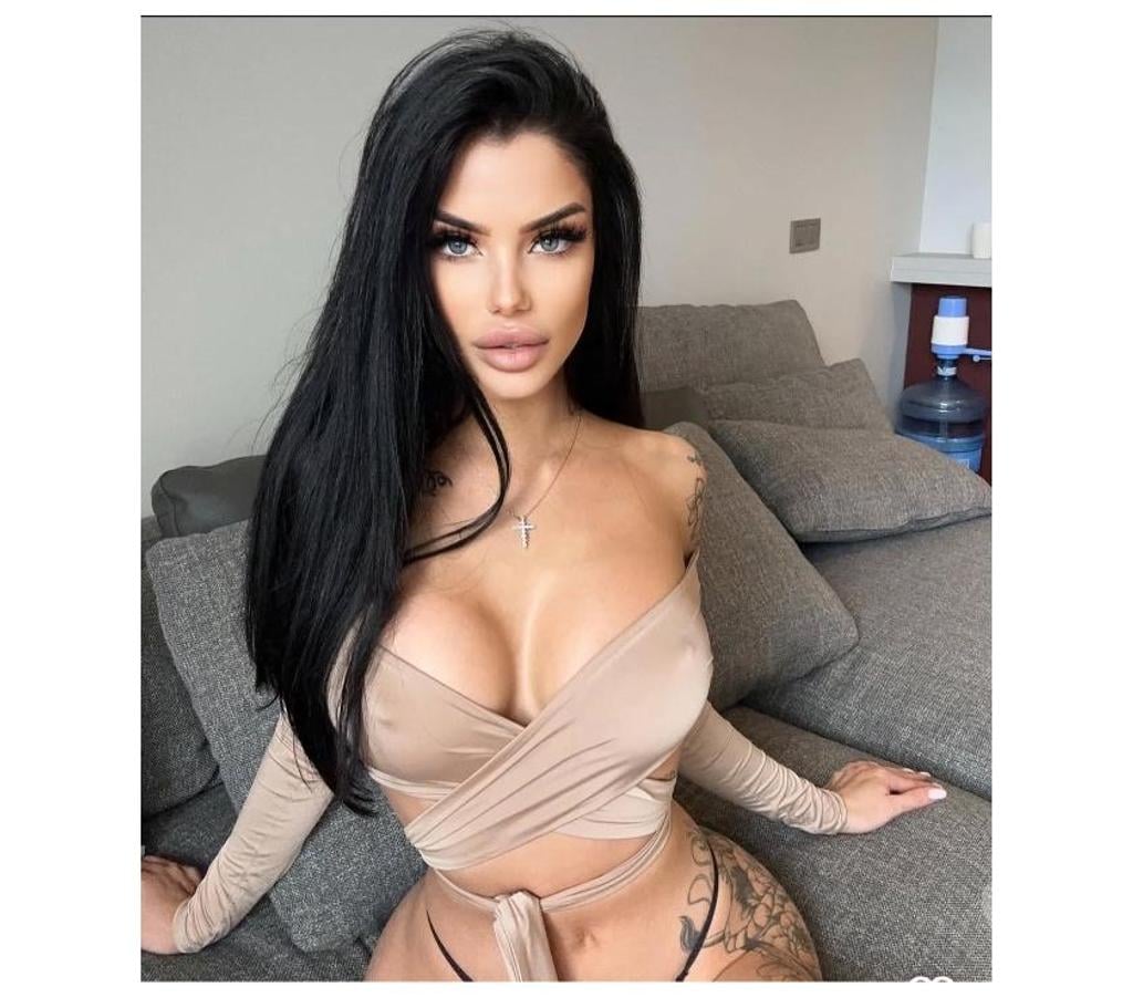 Thumbnail of Anne hot ☎️🔞🚪 - Photo 5