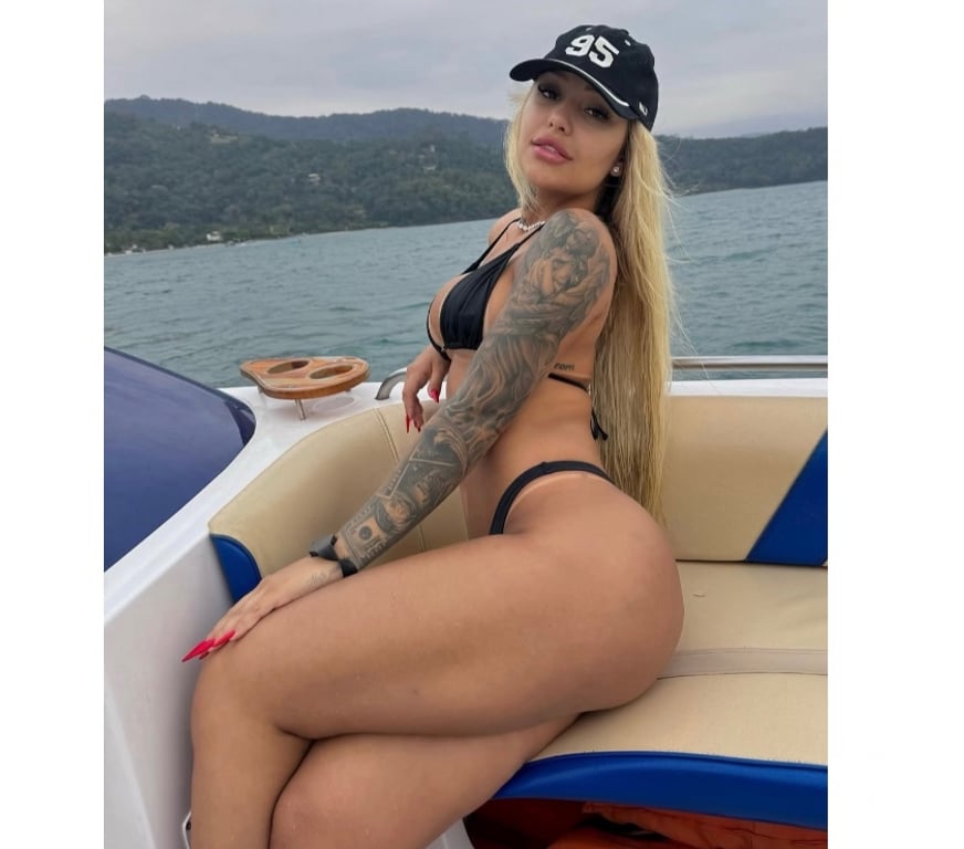 Thumbnail of Bella Party girl 🥂 - Photo 2