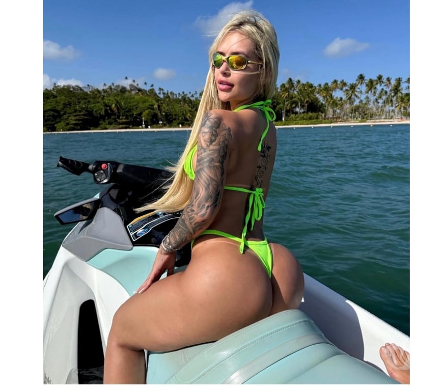 Thumbnail of Bella Party girl 🥂 - Photo 5