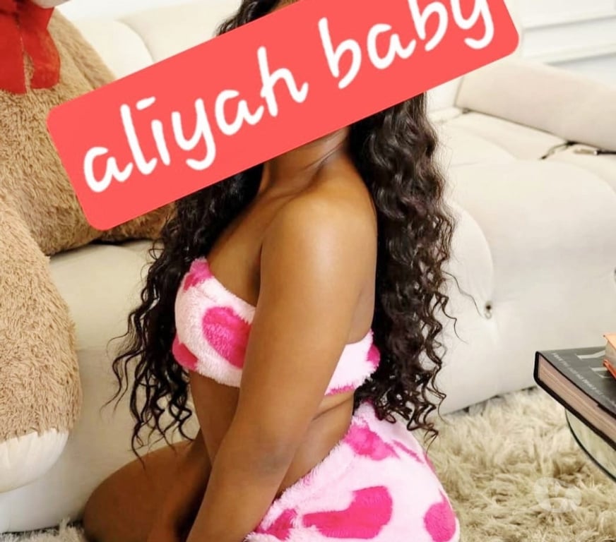 Thumbnail of Aliyah party Girl Awaiting naughty fun in a discreet place - Photo 2