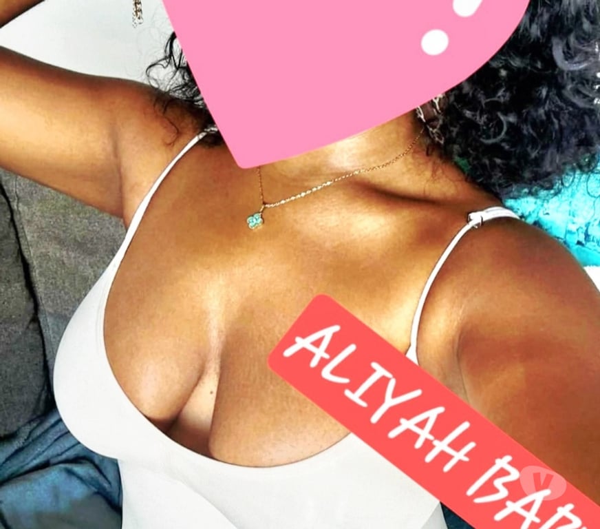 Thumbnail of Aliyah party Girl Awaiting naughty fun in a discreet place - Photo 3