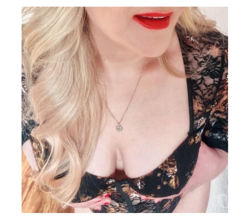 Thumbnail of Mature Stunning Blonde Alex ⭐️🔥🔥🔥 - Photo 5