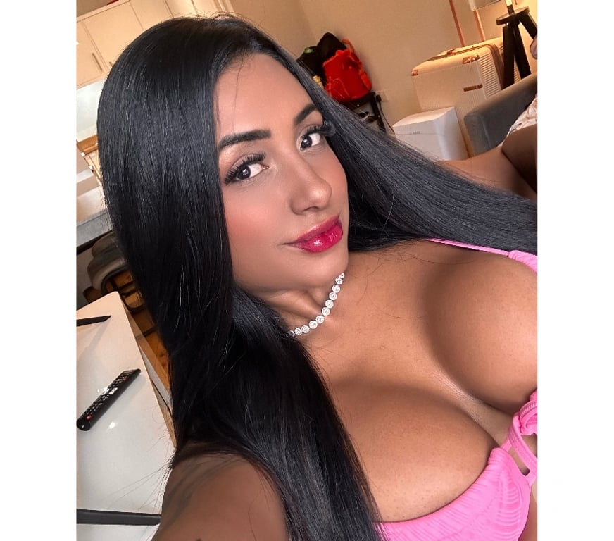 Photo of 🌹 Elite Latina Companion in Leeds – One Day Only! 🌹