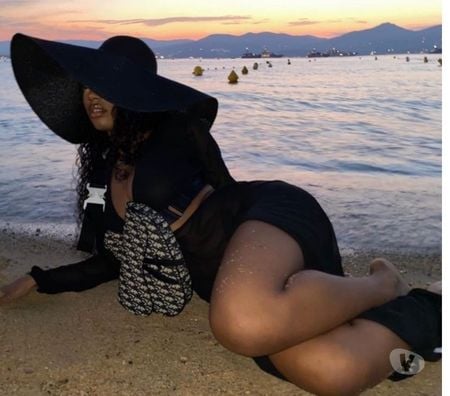 Photo of **real pics** british busty round booty babe Chantelle
