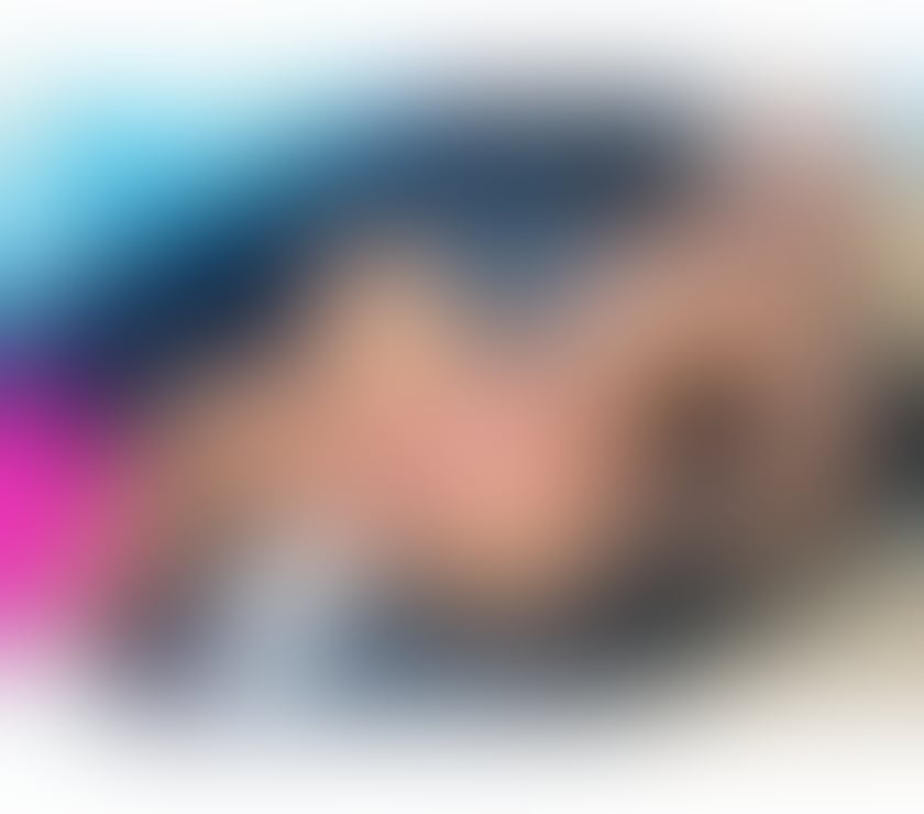 Thumbnail of Queen Sara working till late - Photo 4