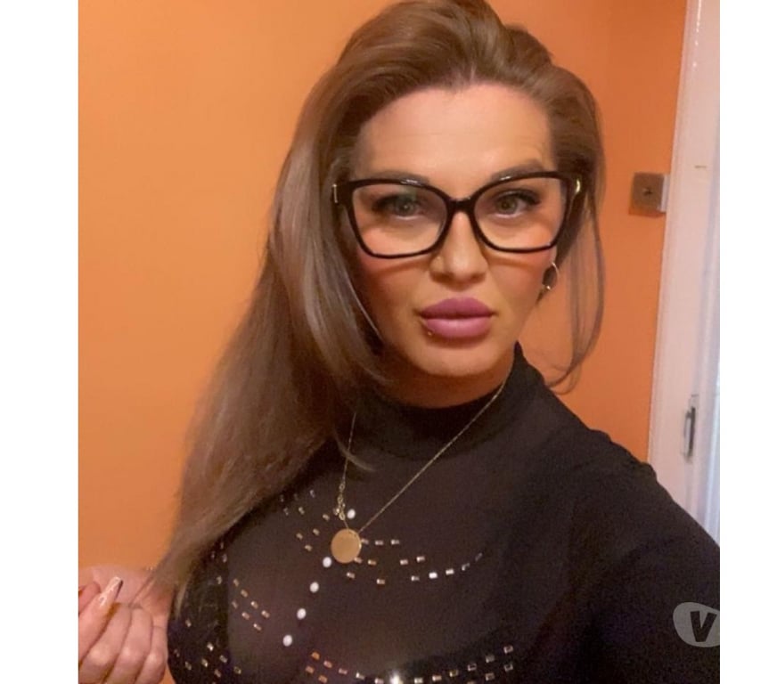 Photo of Beautiful party girl Jessi ask for photos