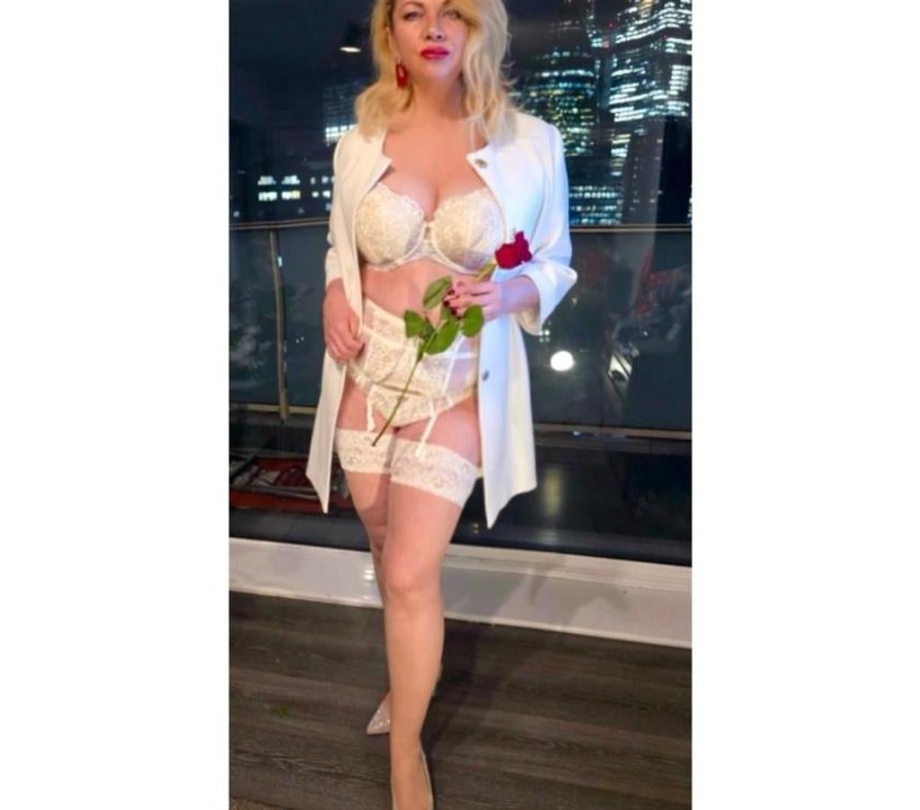 Thumbnail of Mature British Elea - Photo 3
