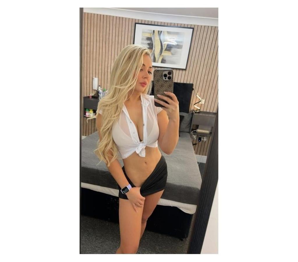 Thumbnail of VIP SEXY NATALIA READING - Photo 2