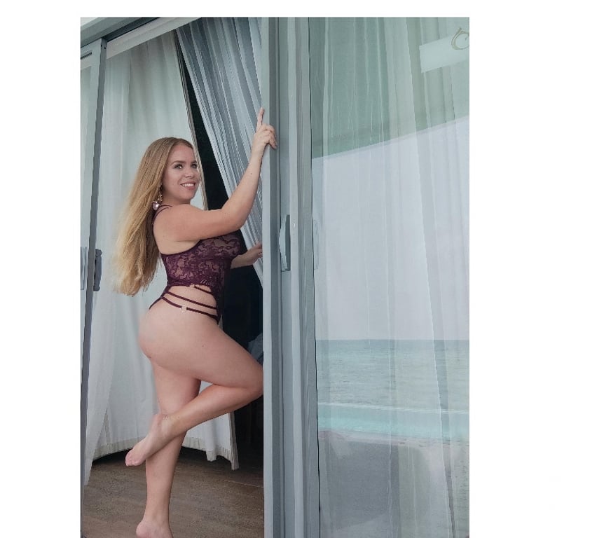 Photo of Curvy, elegant and lovely smile💋💋