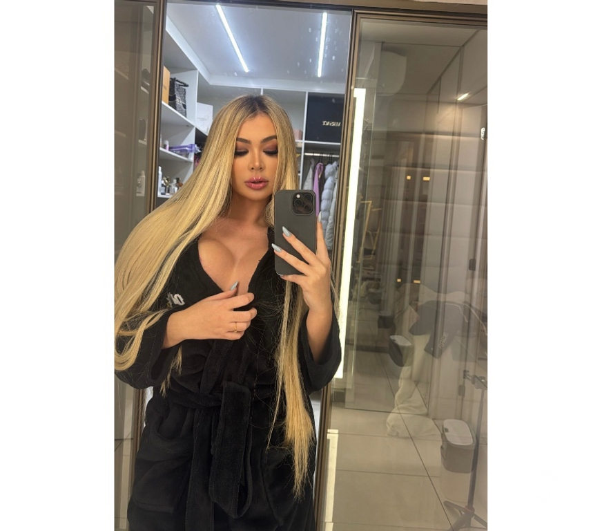 Thumbnail of hot blonde, Brazilian girl 🍑🍑💦 Party girl - Photo 2