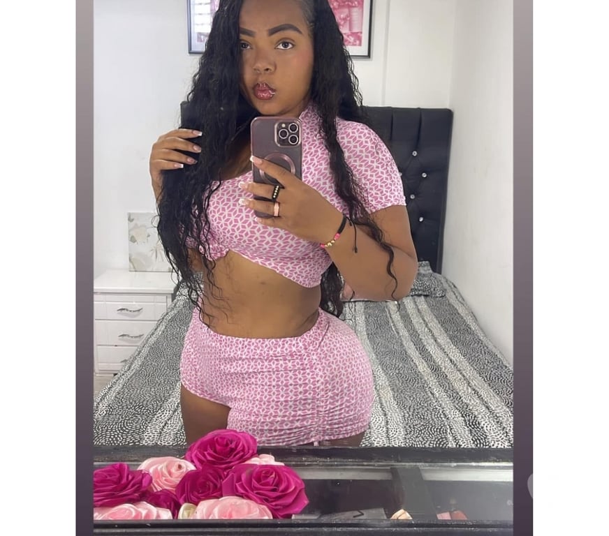Photo of 🍑🫦sweaty party girl 🍑📍