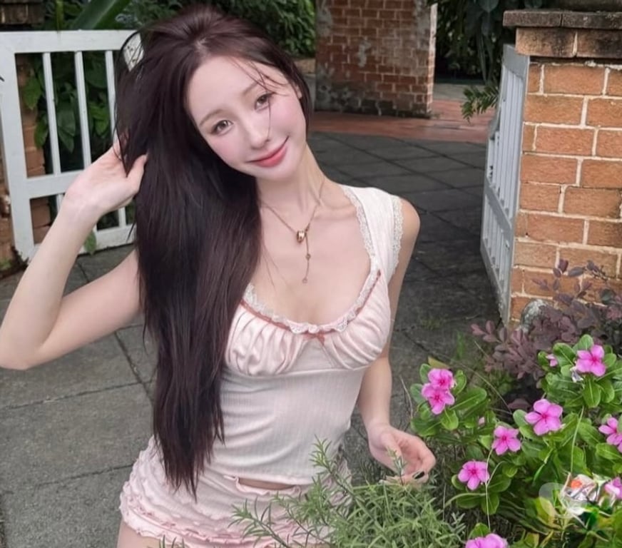 Thumbnail of Japanese sweet girl🌹 - Photo 2